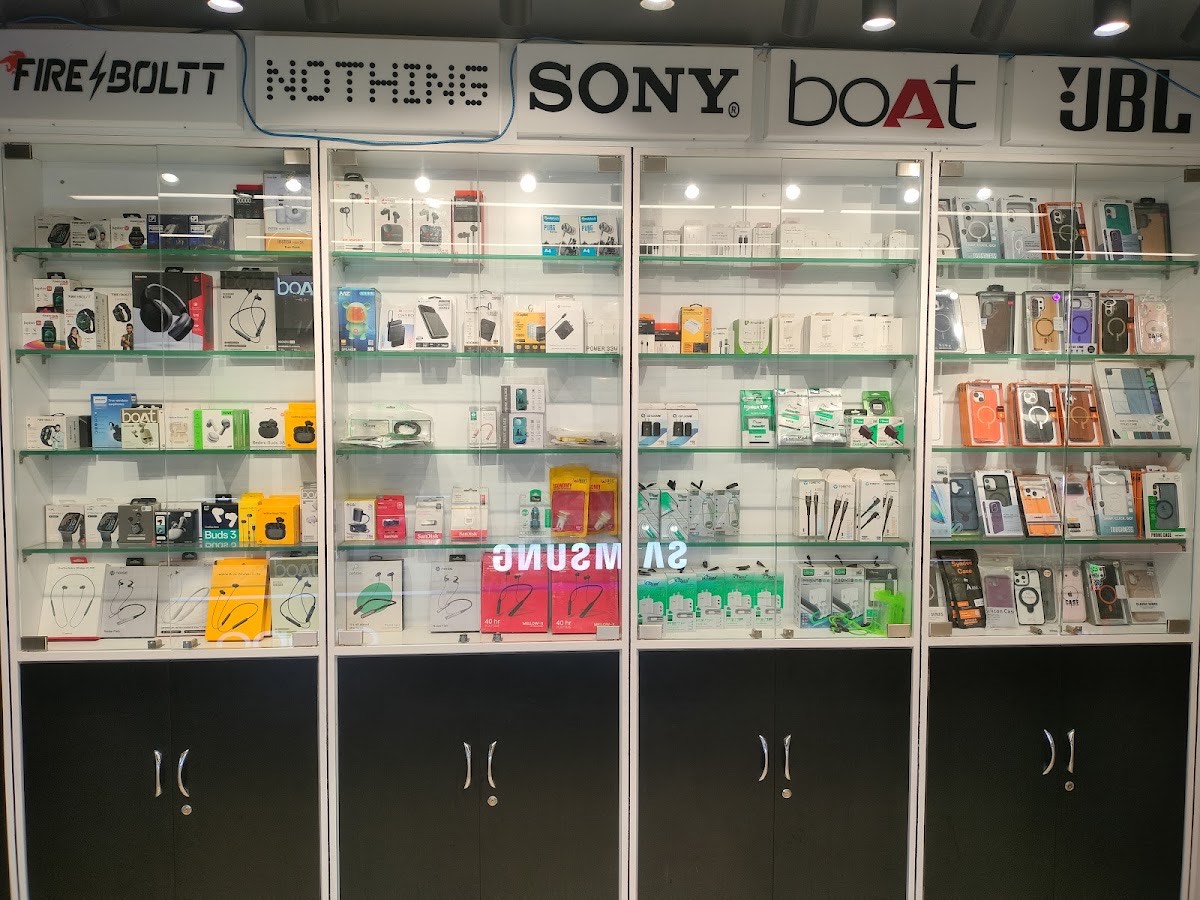 Accessories Wall at Arnav Telecom Sonarpur Station